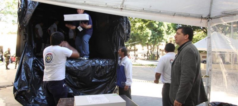 Justicia Electoral inició la carga de camiones  para envío de maletines a Concepción