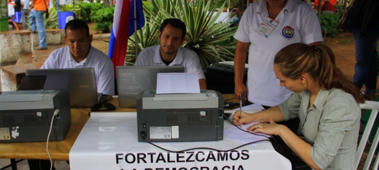 Justicia Electoral instaló mesas de inscripción informatizada en plazas del centro de Asunción