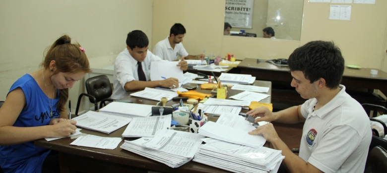 Comisión de verificación de actas de escrutinio avanza en el análisis de los documentos electorales