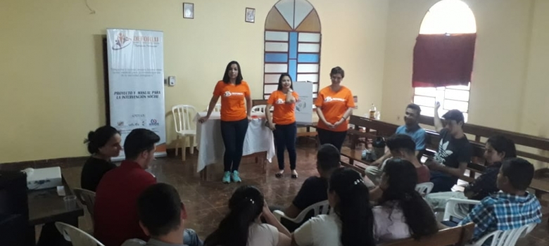 Funcionarios electorales de Villarrica capacitan sobre ciudadanía a jóvenes líderes 