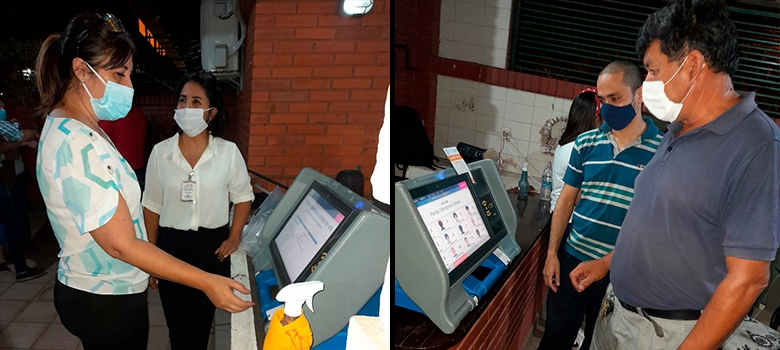 Residentes de Lambaré practican con las Máquinas de Votación 