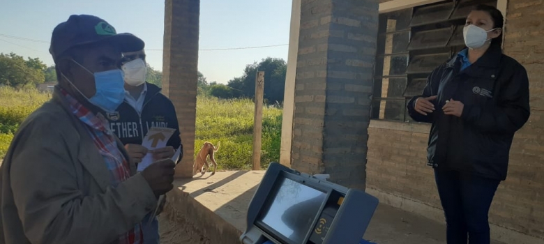 Comunidades indígenas de Puerto Pinasco son capacitadas sobre uso de la Máquina de Votación