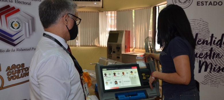 Implementación de la Máquina de Votación es destacada por ciudadanos que acuden al Registro Civil