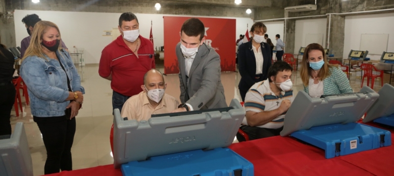 Inicia auditoría de pantallas de voto en la ANR con miras a las internas simultáneas 