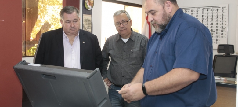 Autoridades de Uruguay destacan funcionalidad de la Máquina de Votación y del Sistema TREP
