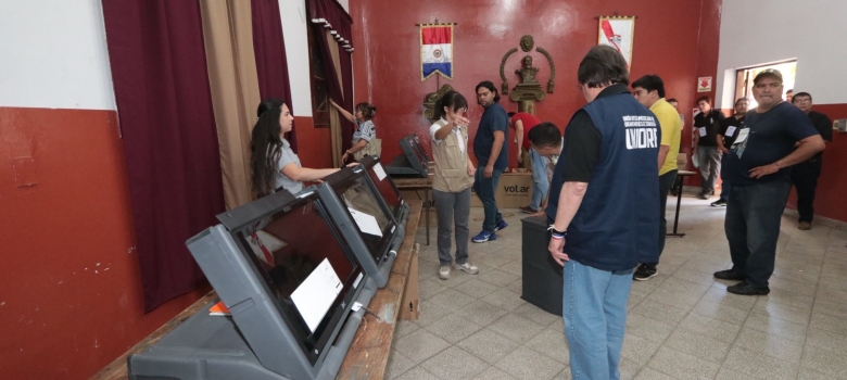 Testeo final de las Máquinas de Votación previo a las elecciones se realizó desde los locales de votación