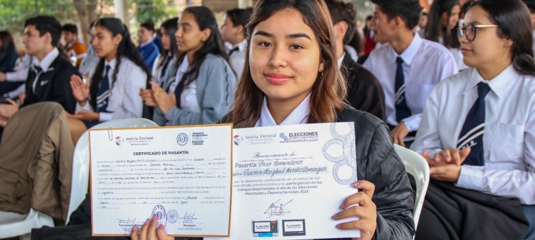 Entregan certificados de Pasantías Educativas a estudiantes de “Las Residentas”