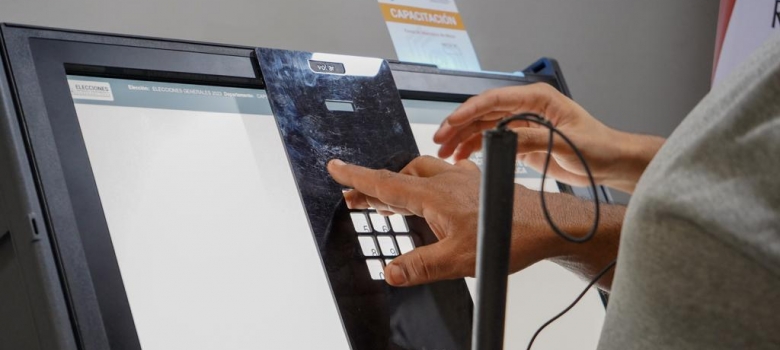 Personas con discapacidad visual alientan a capacitarse en uso de la Máquina de Votación