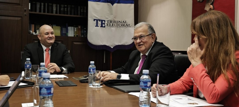 TSJE y Tribunal Electoral de Panamá comparten experiencias en materia de comunicación electoral