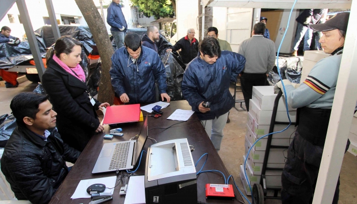 Un sistema de seguridad codificado garantiza la inviolabilidad de los maletines electorales