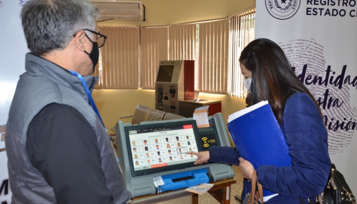 MÃ¡s de 1.300 ciudadanos practicaron con las MÃ¡quinas de VotaciÃ³n en un mes, en la sede central del Registro Civil