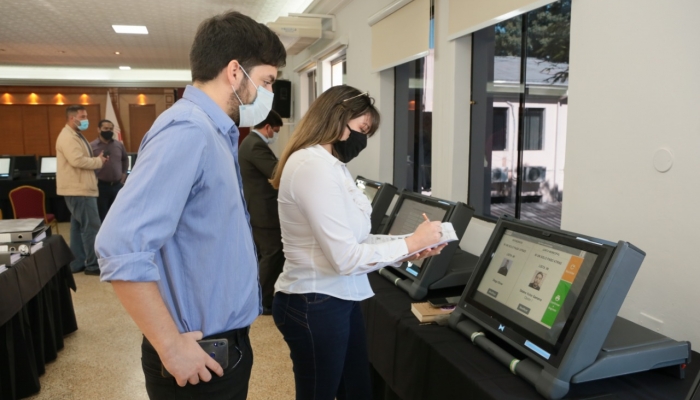 Agrupaciones polÃ­ticas realizan auditorÃ­a de pantalla de las MÃ¡quinas de VotaciÃ³n en la Justicia Electoral