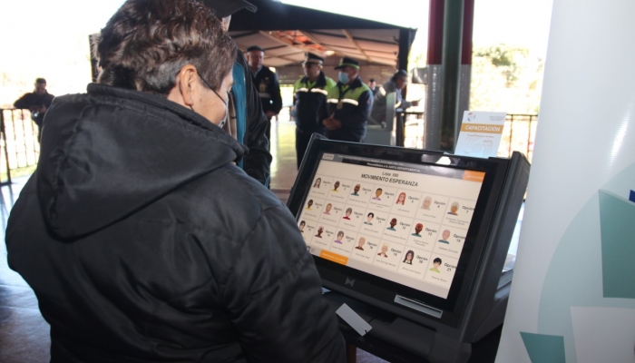 Inauguran jornadas de divulgaciÃ³n de la MÃ¡quina de VotaciÃ³n en la Terminal de AsunciÃ³n
