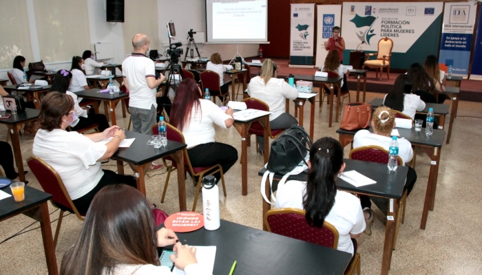 Alumnas de la Escuela de FormaciÃ³n PolÃ­tica aprendieron sobre polÃ­ticas pÃºblicas y planes de gobierno