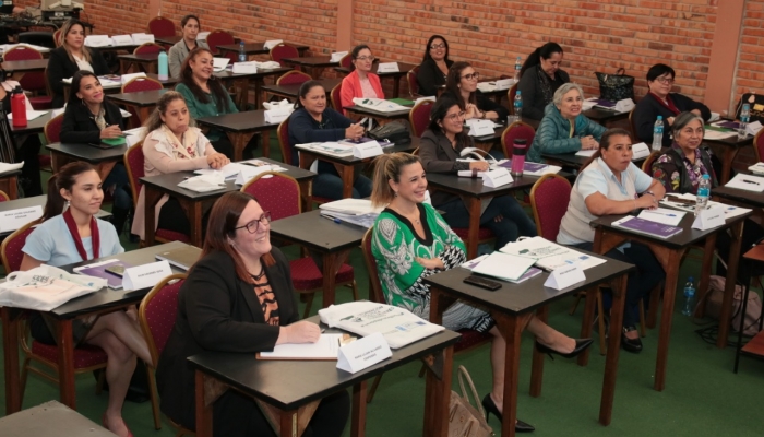Mujeres lÃ­deres aprendieron sobre historia polÃ­tica del Paraguay y participaciÃ³n igualitaria