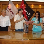 Los representantes del Partido del Movimiento al Socialismo (P-MAS), inscribiendo las candidaturas a pugnar.