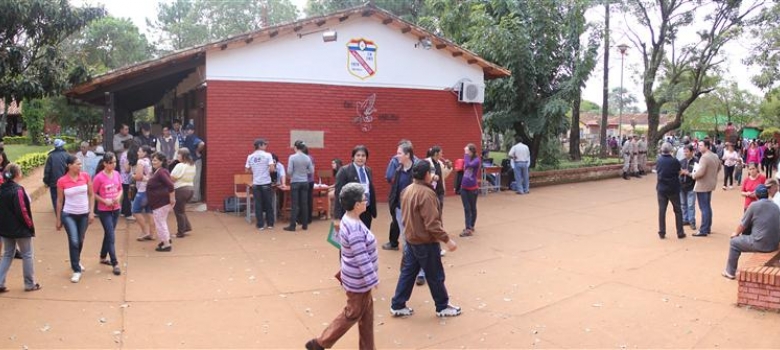Candidatos en pugna hicieron uso del derecho de voto en distintas localidades de Misiones 