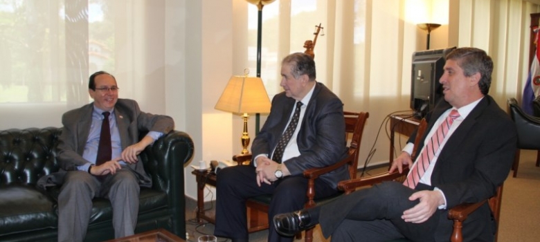 TSJE y embajador paraguayo ante Brasil trabajarán para fortalecer las relaciones institucionales