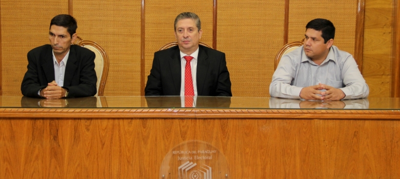 TSJE firmó convenios de cooperación con las Intendencias de Maracaná y Arroyito