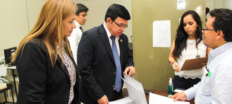 Auditan maletines electorales en presencia de apoderados antes de su envío a los nuevos distritos