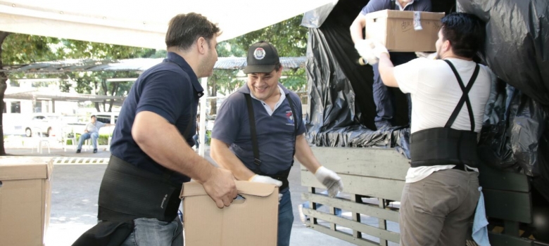 Camiones de las FFAA listos con maletines electorales para su traslado a lugares lejanos 