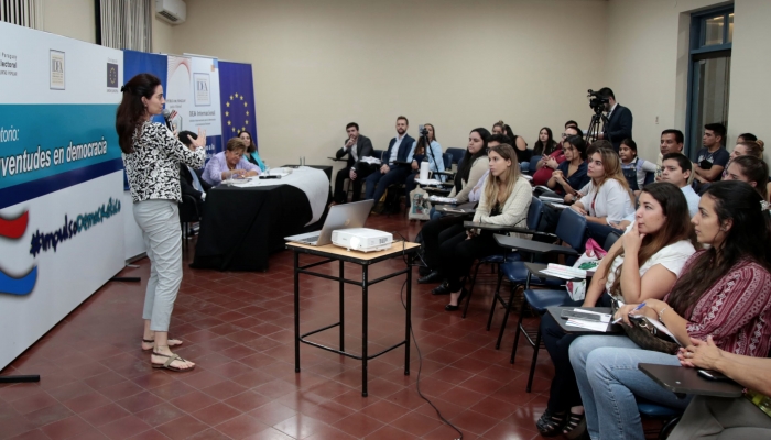 Instan a universitarios a participar de la consolidaciÃ³n de la democracia, paz y seguridad en Paraguay