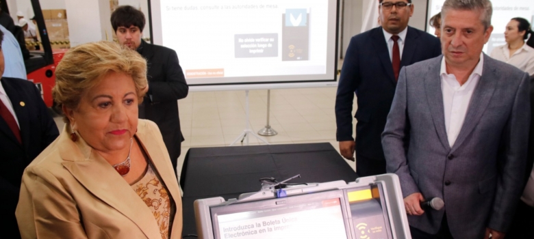 Momento trascendental: Ministros del TSJE presentaron las primeras 3 mil máquinas de votación 