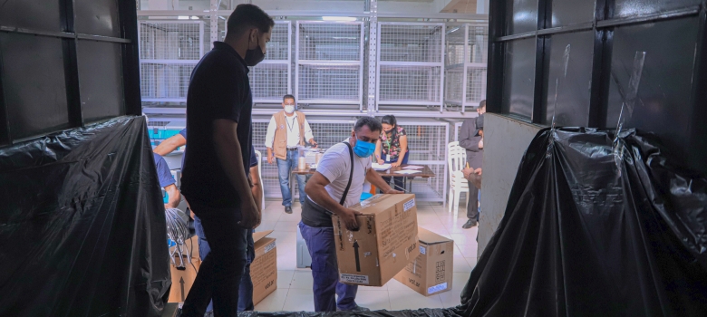 Justicia Electoral alista camiones con máquinas de votación para su envío e iniciar  capacitaciones a nivel país 