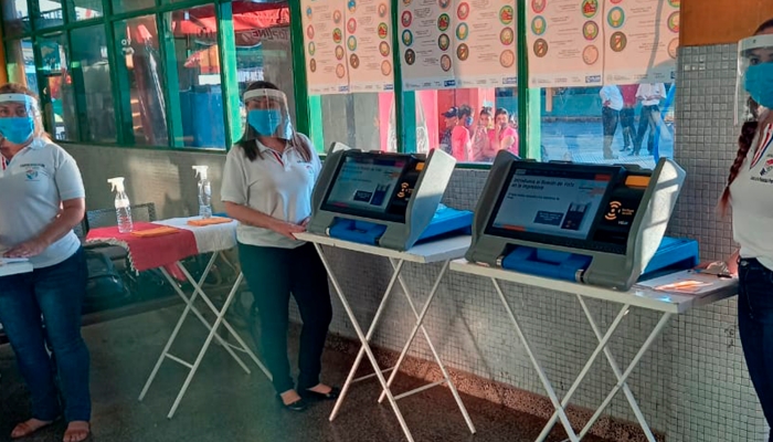 MÃ¡s de 800 personas se acercaron para conocer el Voto ElectrÃ³nico en la Terminal de Ãmnibus de AsunciÃ³n