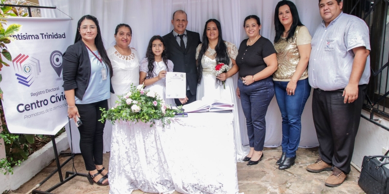 Primera boda civil en Centro Cívico de la Justicia Electoral